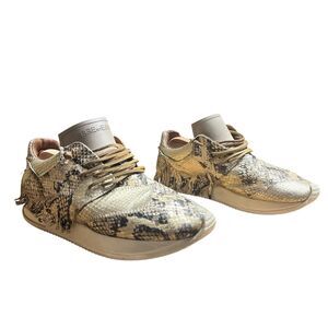 ESSEutESSE Metallic Python Print Lamb Leather Fringe Running Sneaker Gold 40